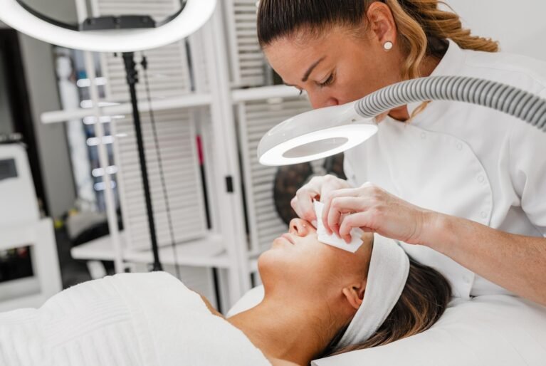 Why Facial Extractions Should Be Done Professionally