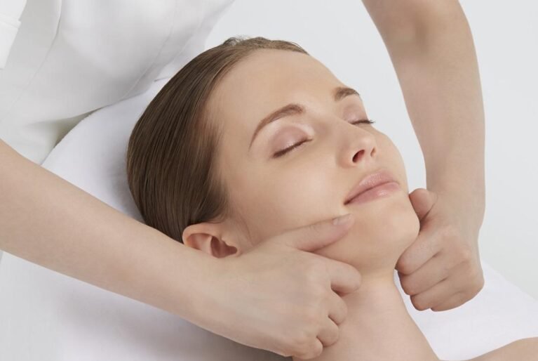The Role of Facial Massage in a Professional Beauty Treatment