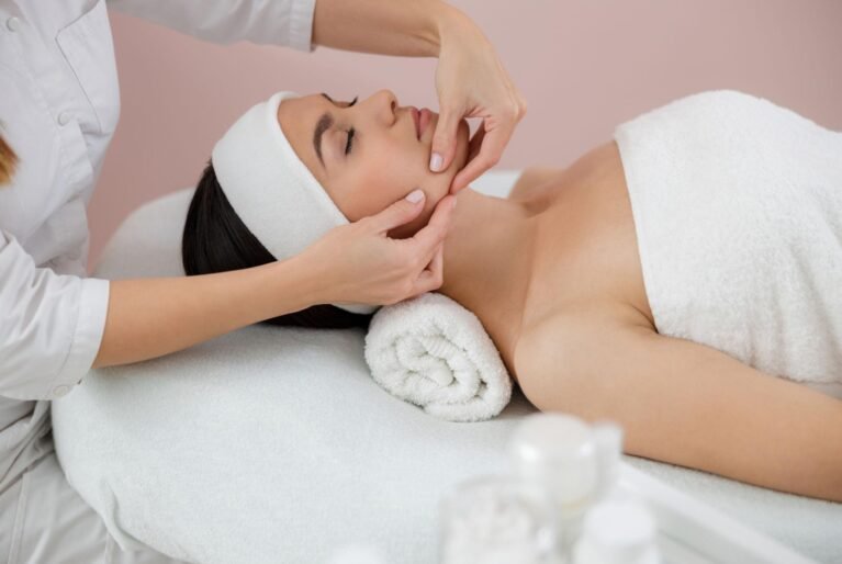 Facial Massage: A Relaxing Addition to Your Beauty Routine