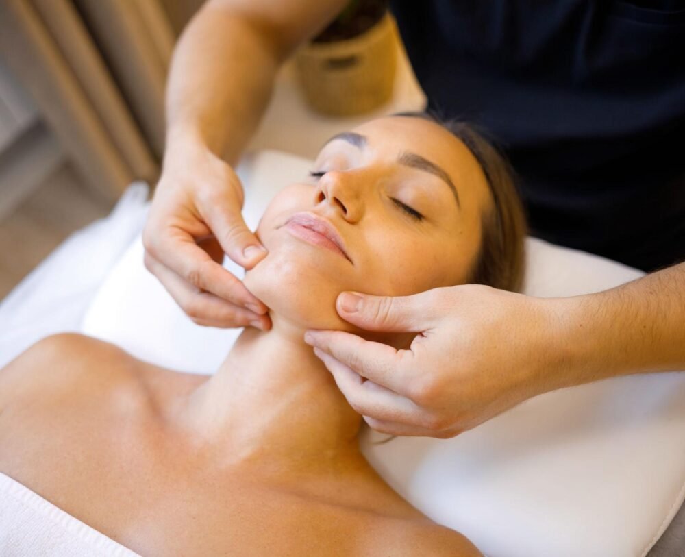 The Role of Facial Massage in a Professional Beauty Treatment