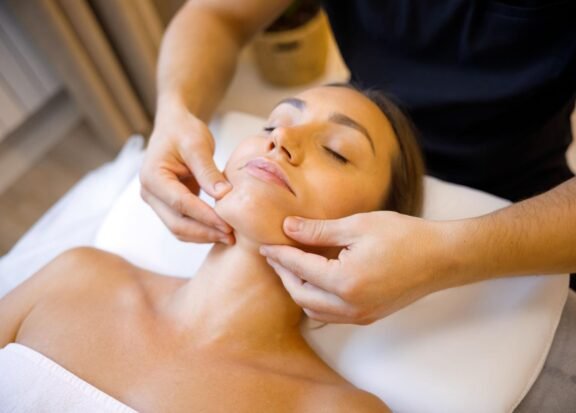 The Role of Facial Massage in a Professional Beauty Treatment