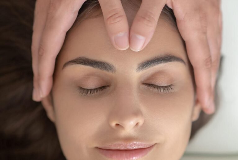 Facial Massage: A Relaxing Addition to Your Beauty Routine