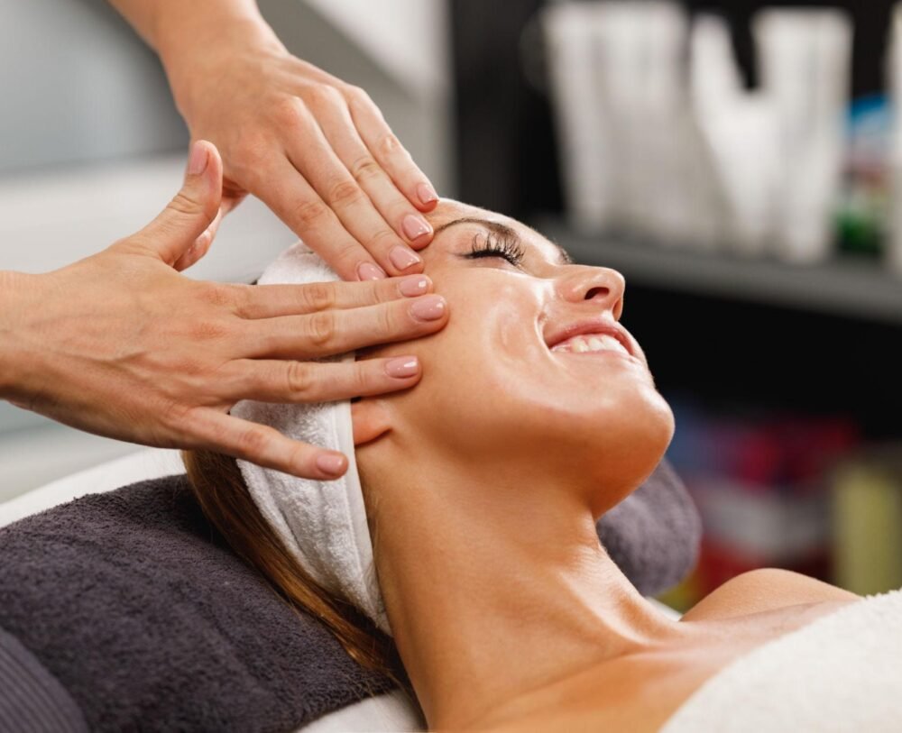 Facial Massage: A Relaxing Addition to Your Beauty Routine