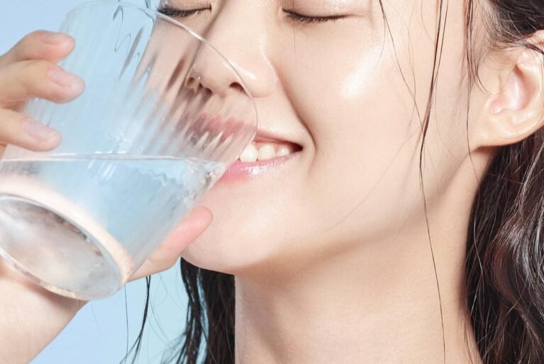 How to Keep Your Skin Naturally Glowing